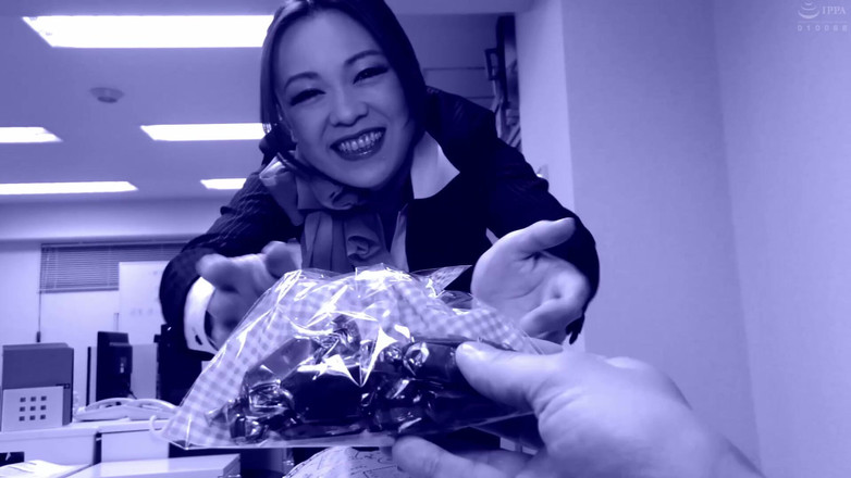 Vulture: 成熟した女性が若い男性のチンコに溺れて犯される 4