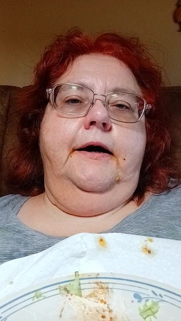 BBW nurse Vicki adventures with friends: Snědla velké jídlo domácí taco večeři