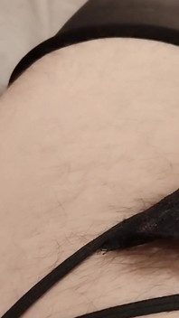 Regardez l’éjaculation incroyable d’une tapette branchée au cul
