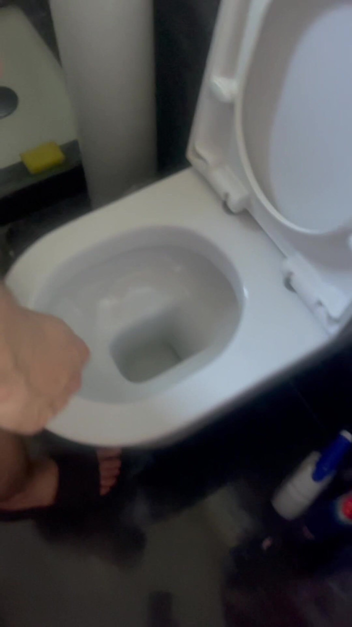 AmateurBoysPissing: Des Garçons Amateur Pissent Ensemble En Se Tenant Mutuellement La...