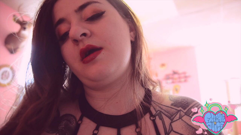 Freshie juice: Diikat, diperas, dan dientot gaya pegged sama pacarmu