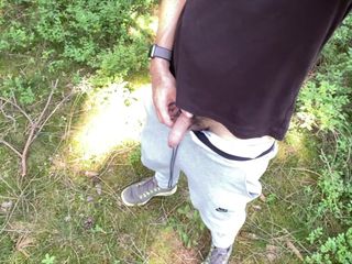 Fratchino: Just Me Pissing in the Woods