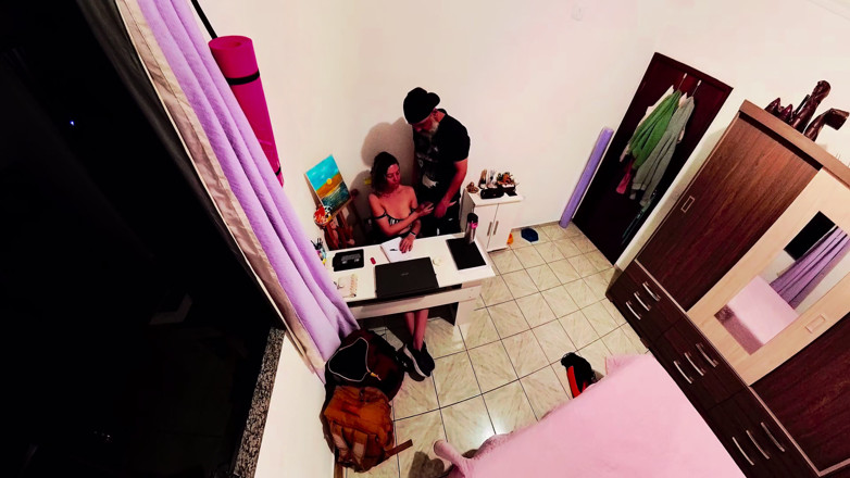 Gabi SweetCouplesStories: Il apprend à sa belle-fille à avoir un orgasme et à lui éjaculer dessus.