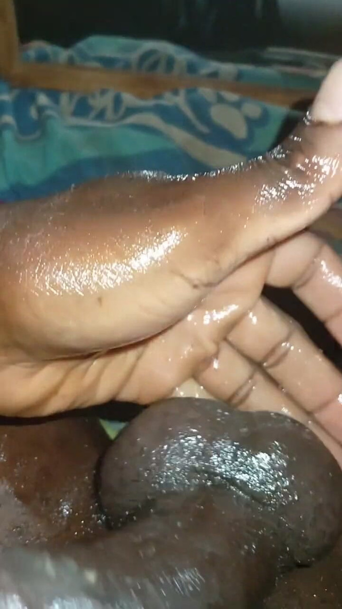 Sexyjayla254: Batang hitam besar diusap sehingga pancutan mani