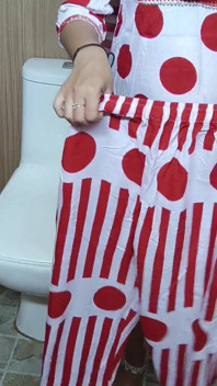Hindi Teen Stepson Sneakes Behind Stepmom Changing Clothes and She Likes This in Hindi Audio