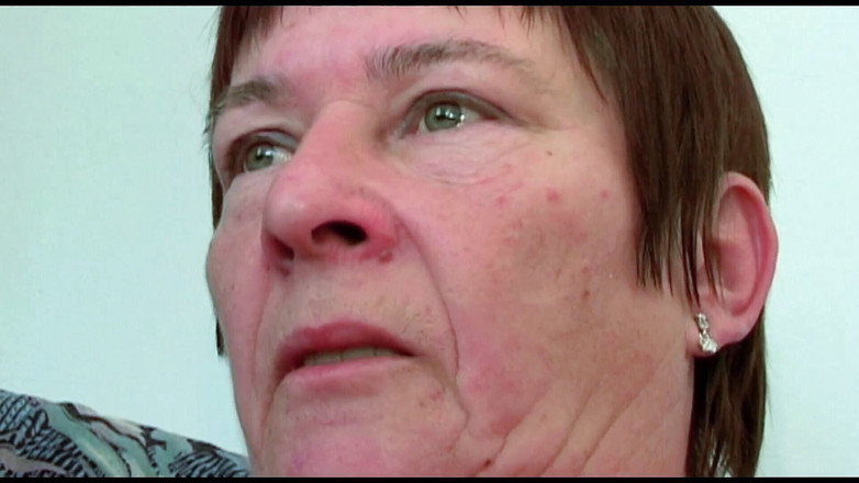 Mature Climax - 100% Mature Videos: Gilf tóc ngắn ôm trai trẻ