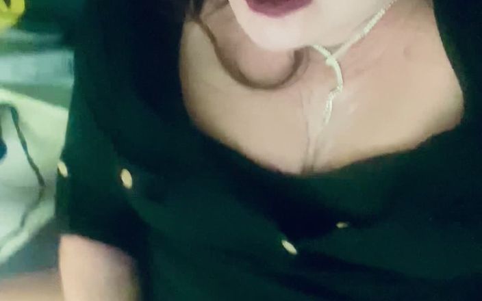 Krissy Sweets: Krissy Sweets mângâindu-și pula