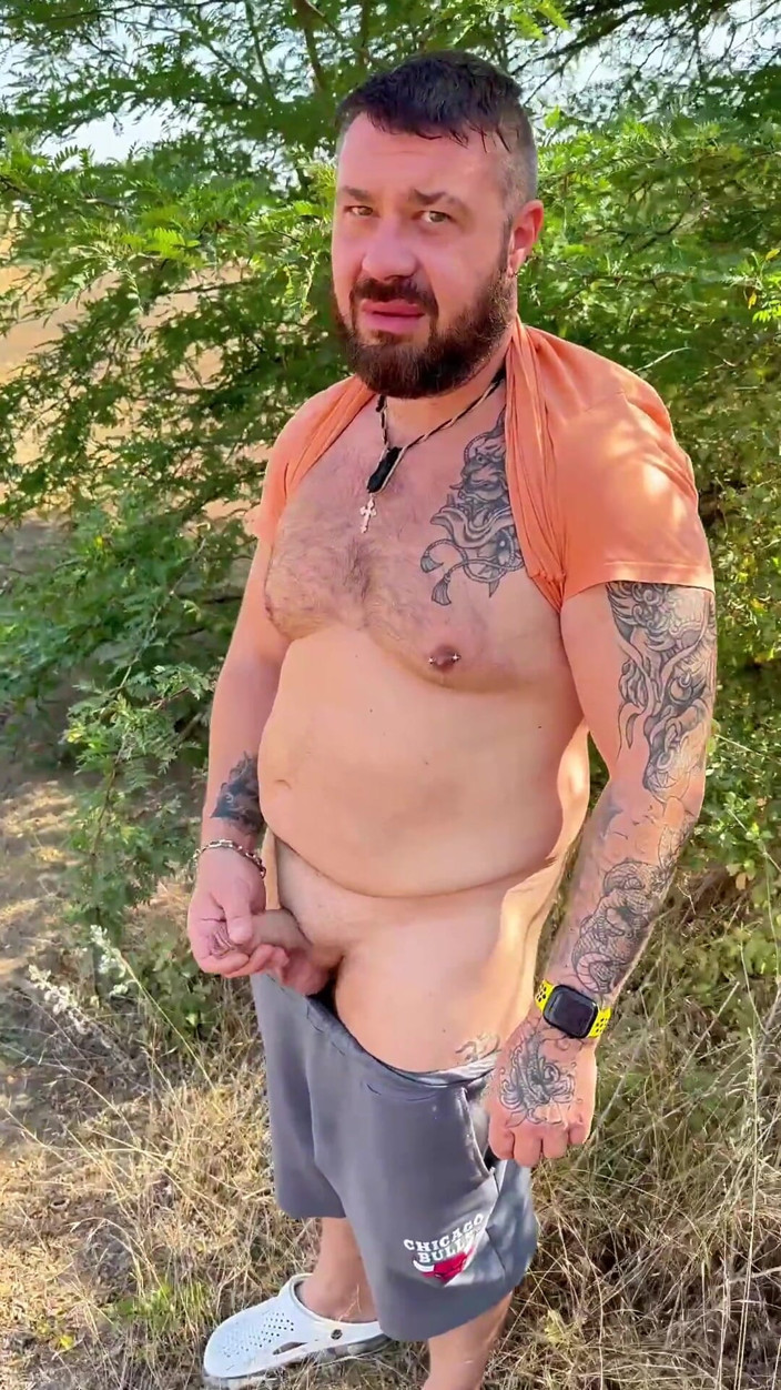 Bear mr: Decidi me masturbar na floresta, mas algo não saiu conforme...