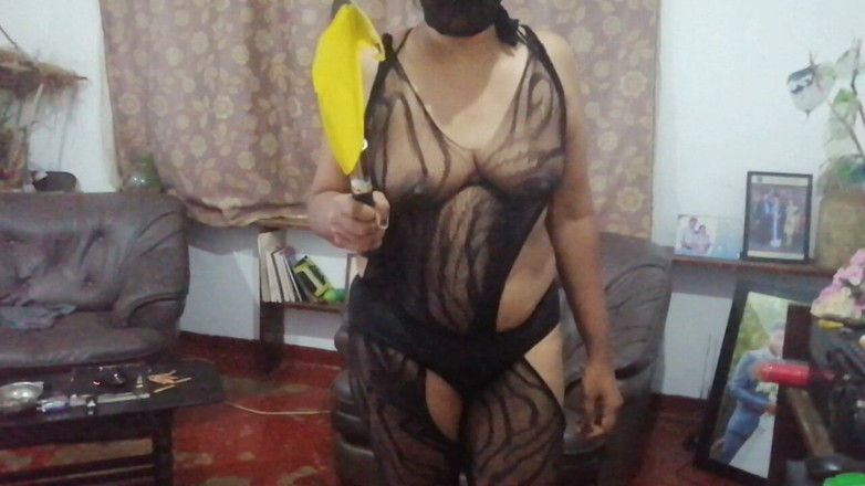 Tina Baby: 德西性感的男人被抓住并性交