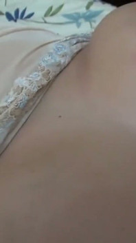 Wanita beristeri bertubuh besar dan berpayudara besar yang menjadi sasaran jiran yang pendiam - Yukari Orihara