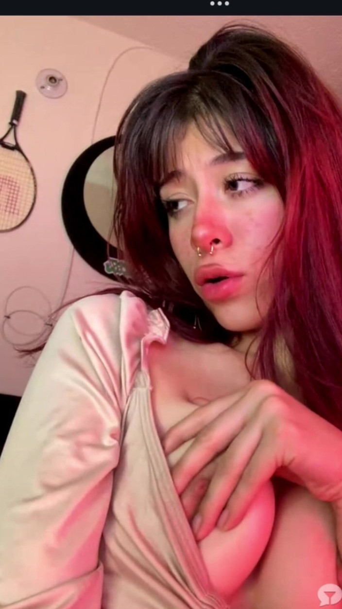 Elisabeth Garban: Una Latina Dai Capelli Rossi Con Una Figura Esile Viene...