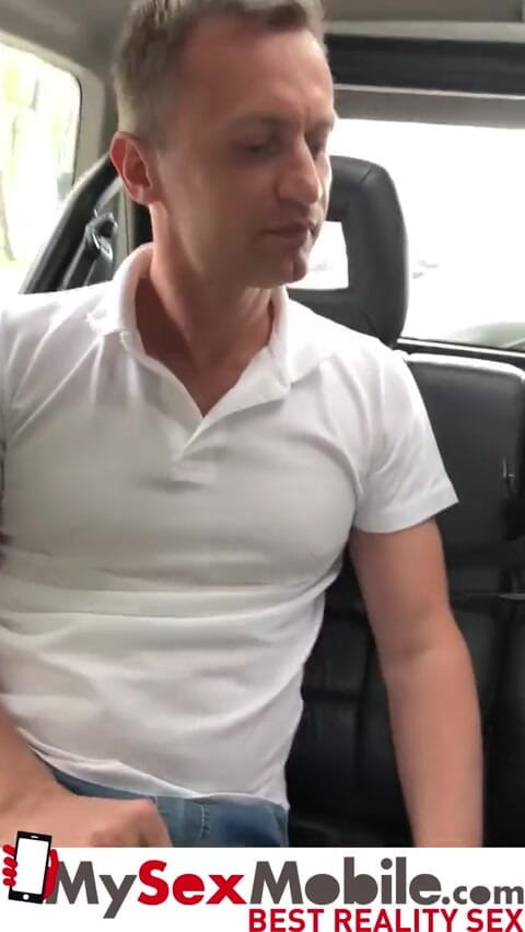 MySexMobile: Anna de Ville se fait sodomiser dans une voiture avec...