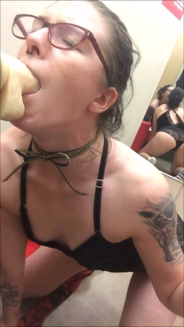Missellie8: Public Dressing Room Cum