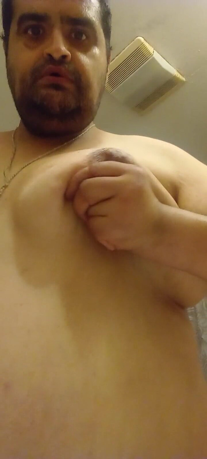 Chubbytits16: 谁想要吮吸我巨大的