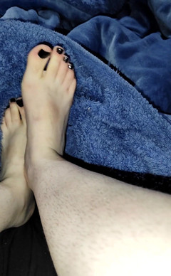RavenHearth666VIP: Teenka mi ukazuje nohy