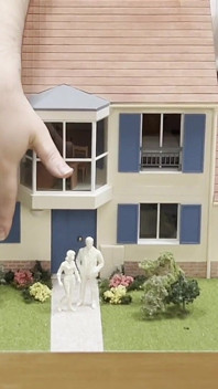 Mamá quiere destruir tu casa de muñecas
