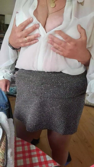 Uk Joolz: His hands are all over me!