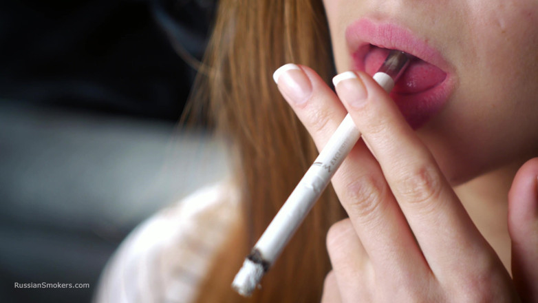 Russian Smokers: Yumuşak Rus güzel sigara içiyor sakin anlar