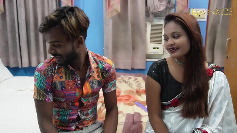 Xtramood: Сексуальна бхабі хоче великий член свого Деборджі