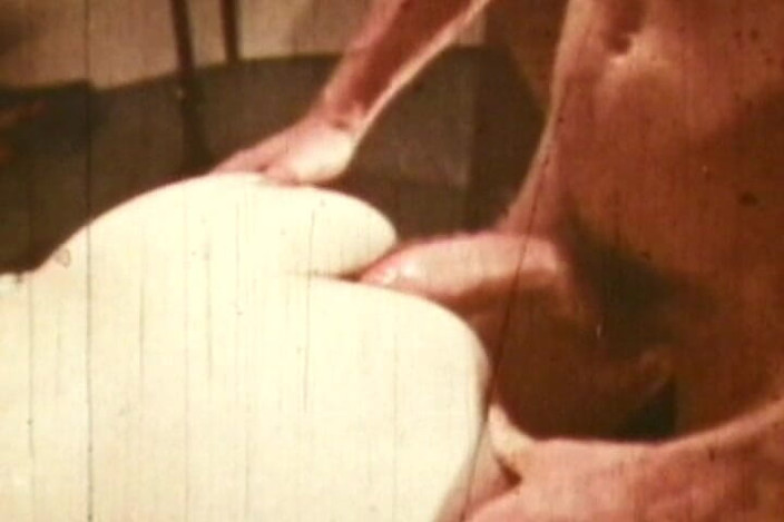 Japan Babe: Sepia-toned Analorgie zeigt retro-brünette, die alle löcher nimmt