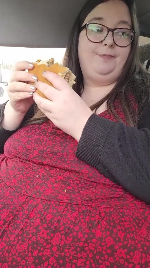 SSBBWLadyBrads: Me encanta rellenar esta barriga con bk