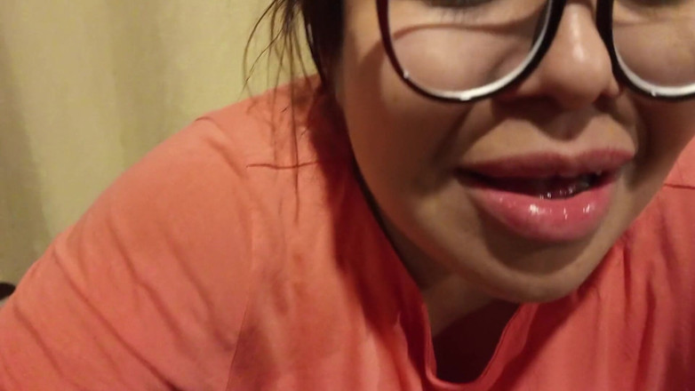 Moo DBOXXX: Yine bekar üvey annemle, bütün gün yarağımı emiyor, benimle seks yapmayı...