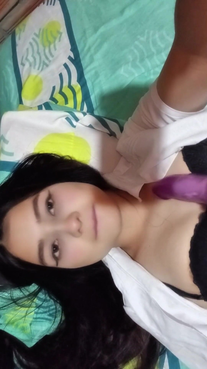 Yulieth Gomez: Femeie latino cu țâțe rotunde frumoase