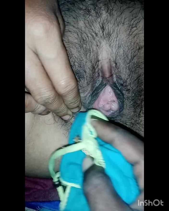 Pede: I Am Cleaning Sister-in-law's Pussy