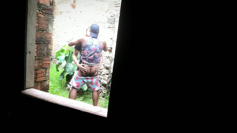 MiguellTrajano: El repartidor siguió al cliente a un lote abandonado para...