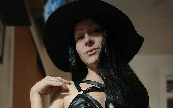 Raven Willow: 라이브 샤워를 위해 나와 함께 정액을 원하는 Mmm.