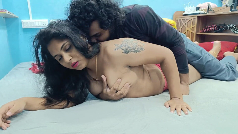 Vaigavarun45: Gadis hot india dengan bikkini lagi asik nyepong kontol dan...
