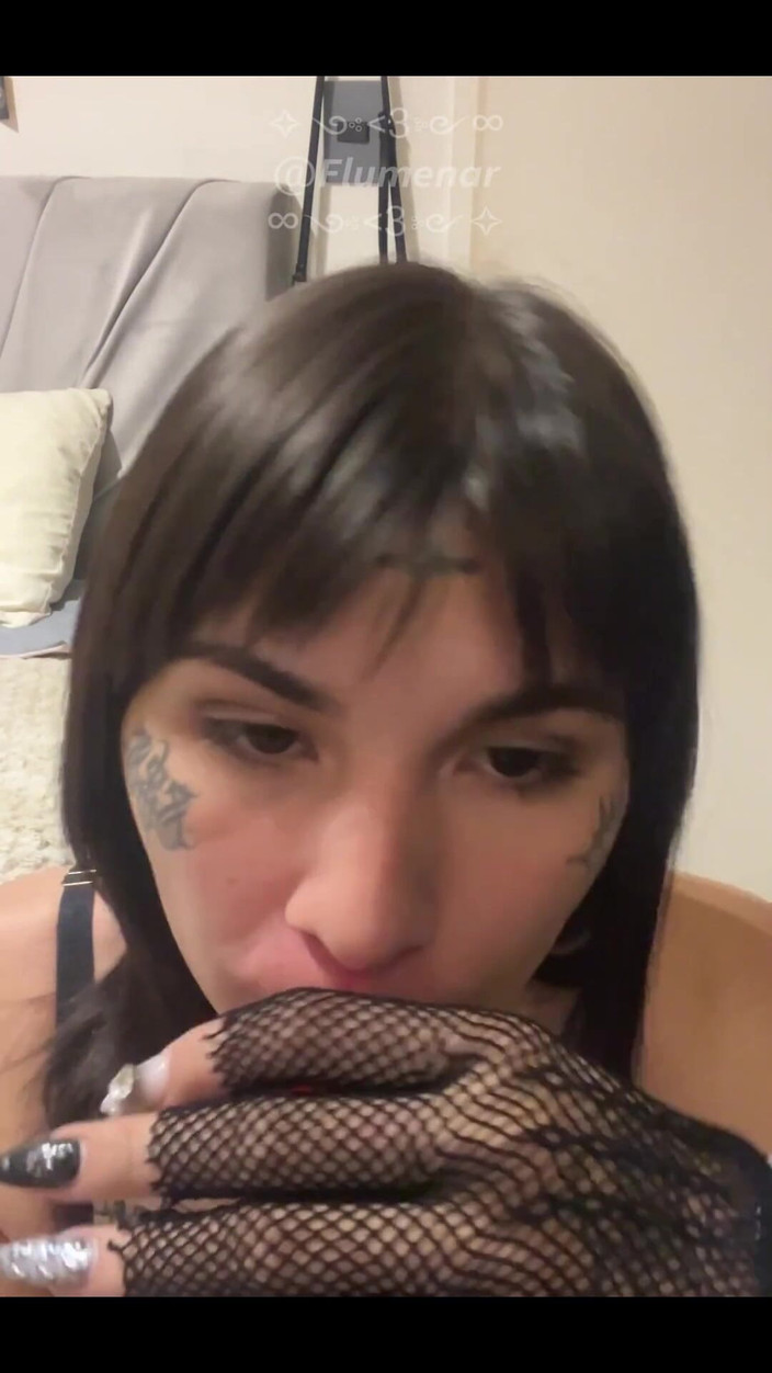 Flumenar: Jovem travesti tatuada
