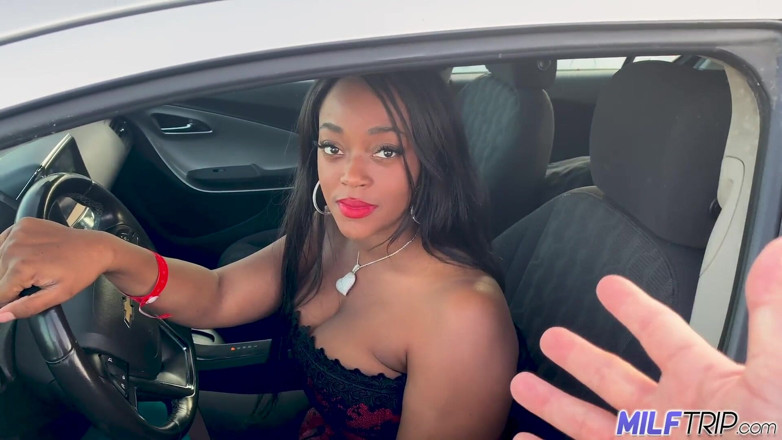 MILF Trip: Buxom ebony sweetheart works over the cock