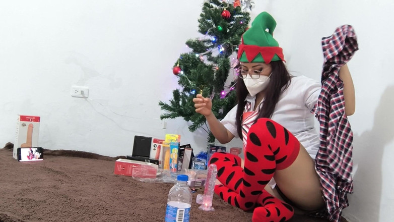 Martin13: Estudiante madura no va a clase y se queda masturbándose...