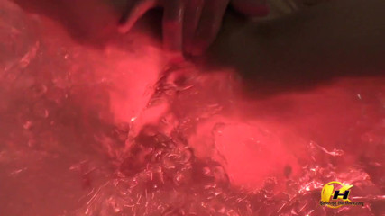 Katerina Hartlova: Big tits MILF masturbate underwater in jacuzz