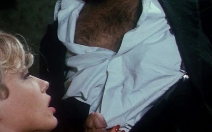 Inhonorof porn: Kelly Takes Roberto Malone's Big Cock All in Her Ass...