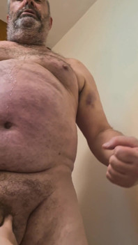 Silver Daddy Boxer - En Primer Plano - Shadowboxing Desnudo