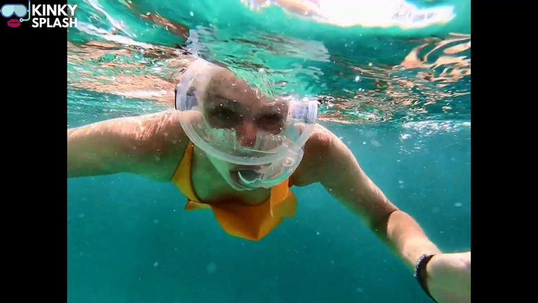 UKCuteGirl: Puta de snorkel en el paraíso - destello bajo el agua...