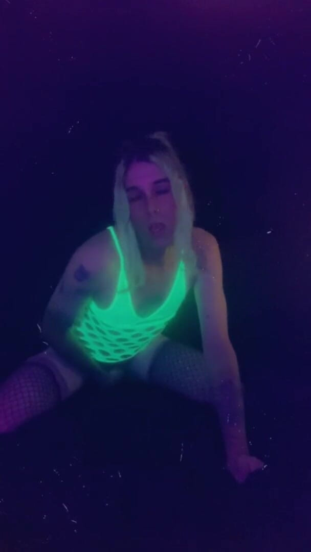 CarmenMelatonin: Sexy párty dívka chce být ošukána