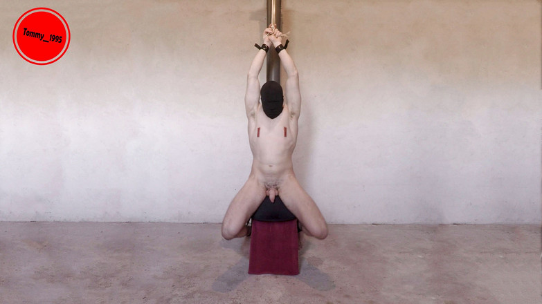 Tommy_1995: Intenzivní Sybian dojící orgasmy prostaty zdrženlivě sténal