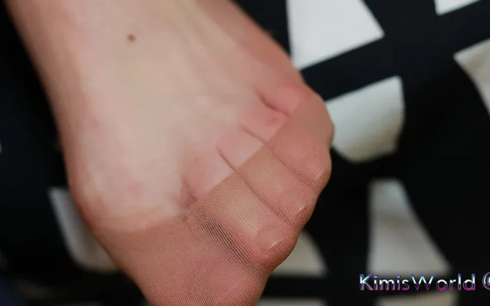 KimisWorld: Elegant Suede Pumps &amp; Reinforced Toe Stockings Shoeplay