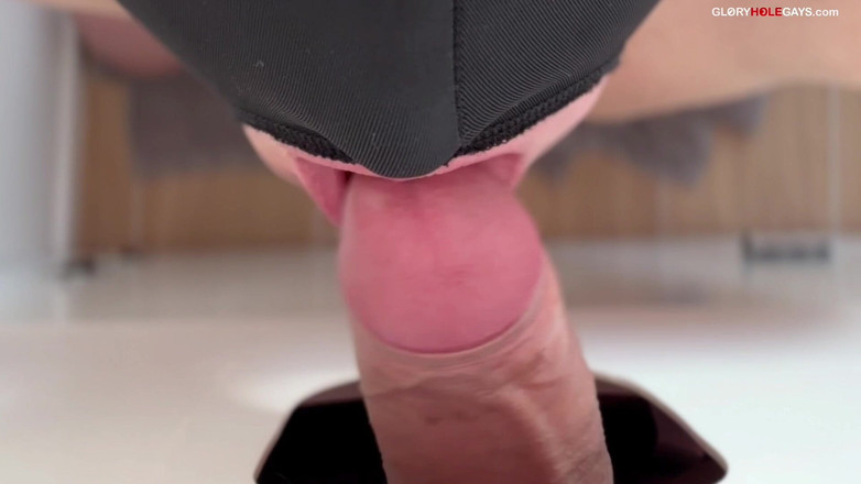 GLORYHOLEGAYS: Long-us-sluk.movover 7 дюймів завдовжки і 2 дюйми завтовшки - проковтнула в глоріхолі