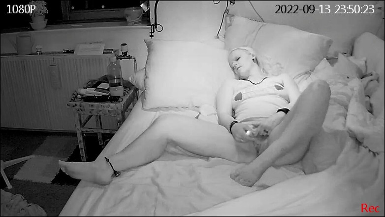 KittieNoOne: Kamera złapała mnie na masterbatacji