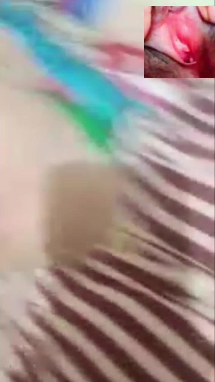 rajahutan44: Azjatyczka pokazuje swoją cipkę i duże piersi