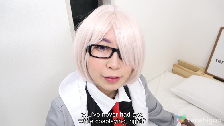 Tenshigao: 大きな胸を持つ三上京子が、コスチューム姿でさらに熱くセクシーな楽しみを披露します