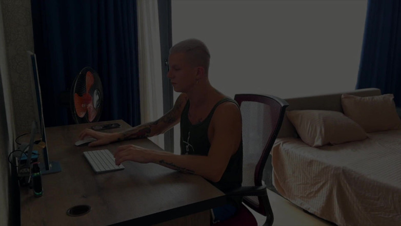 Oliver Strelly: Дружина повія трахається на очах у свого чоловіка-рогоносця з двома хлопцями