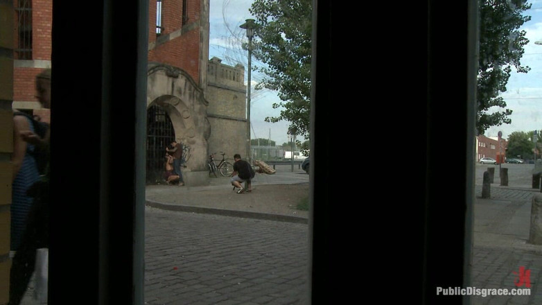 Public Disgrace by Kink: Me leve para as ruas