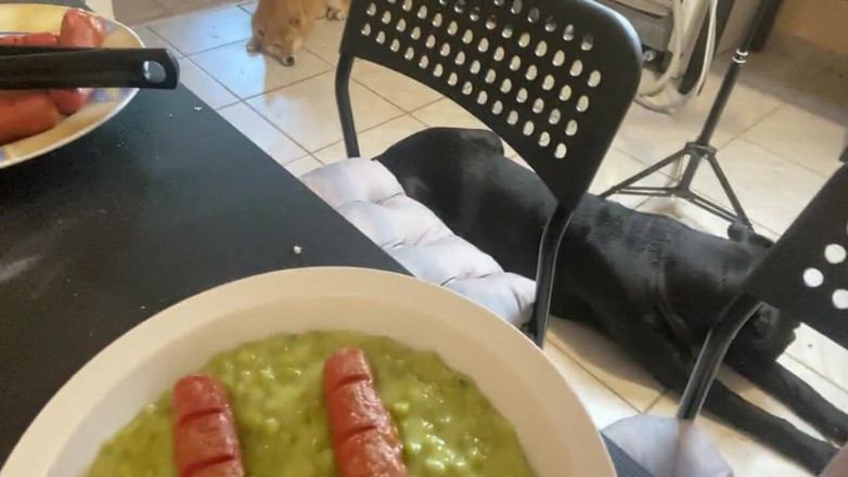 Cuteblonde666: Nackt kochen, süßes erbsen-eintopf, behaartes mädchen