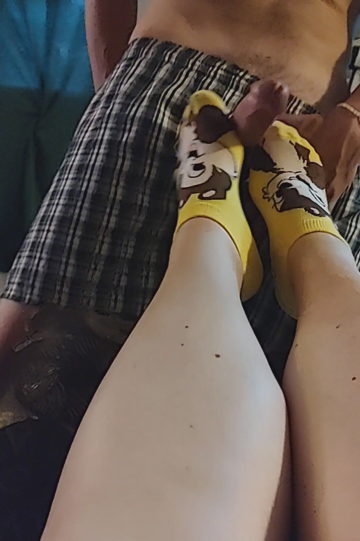 SocksAddict69: # 2 sockenjob, socken-footjob - chip sockenjob - cartoon, socken-handjob mit orgasmus