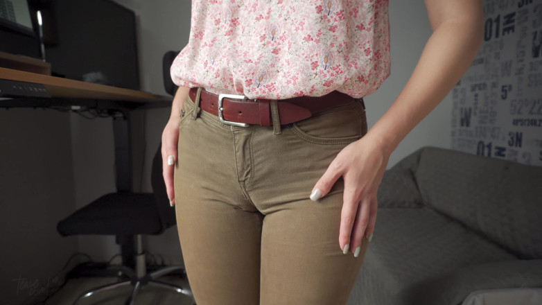 Teasecombo 4K: Rekan nakal memamerkan memek wedgie